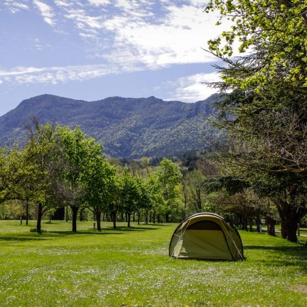 Tente dans un camping à Espenel