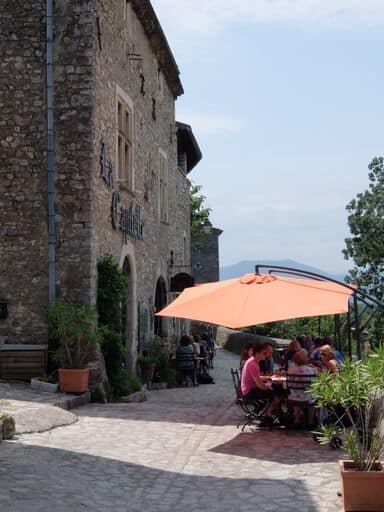 Terrasse du restaurant la Capitelle à Mirmande