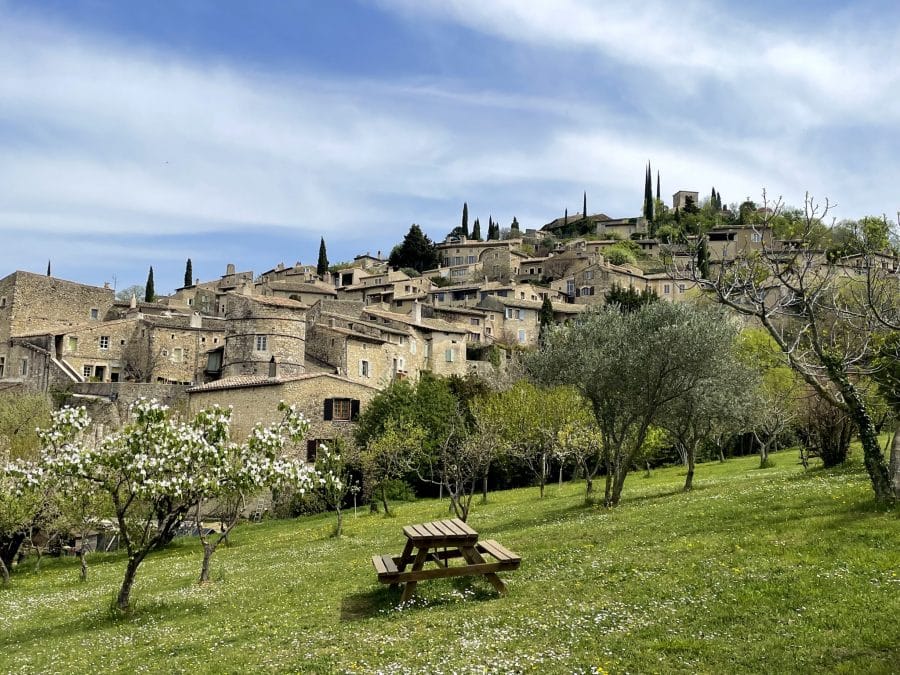 Pique Nique au pieds du village de Mirmande