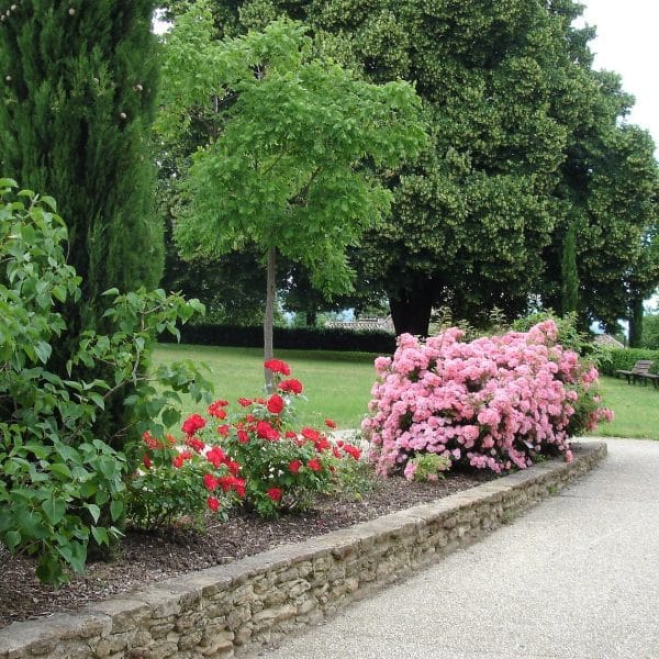 Jardins dans le parc de Chabrillan