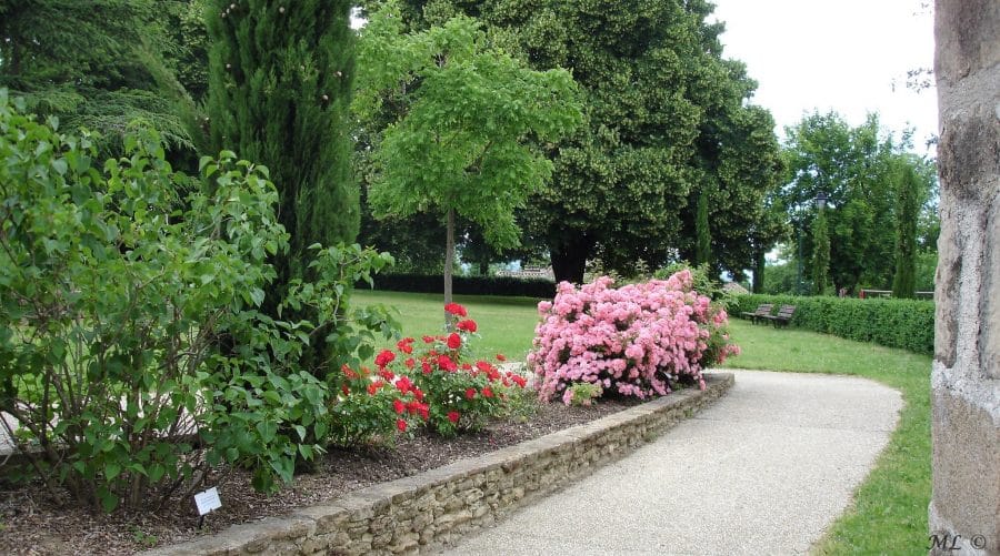 Jardins dans le parc de Chabrillan