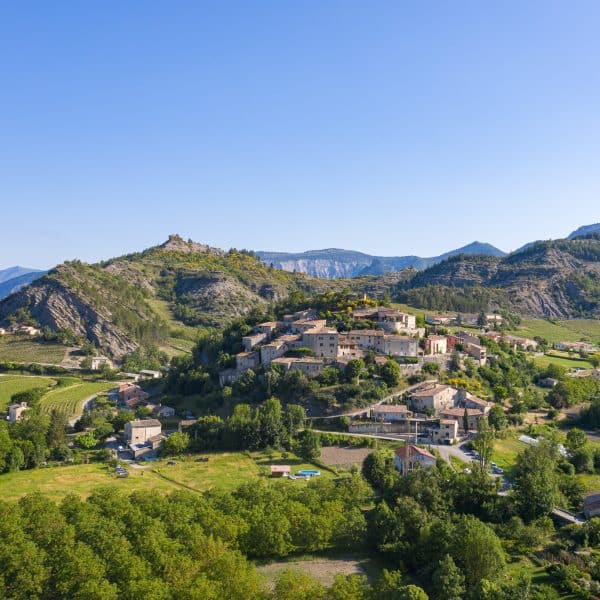 Vue aérienne du village d'Aurel