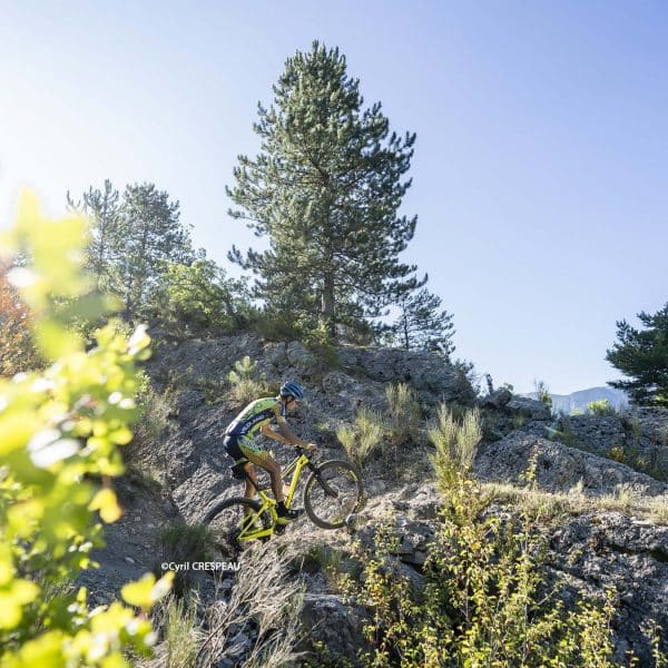 VTT sur un rocher