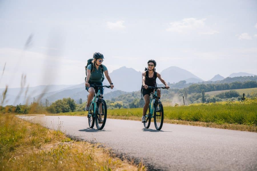 Deux à vélo de route sur la Vélodrôme