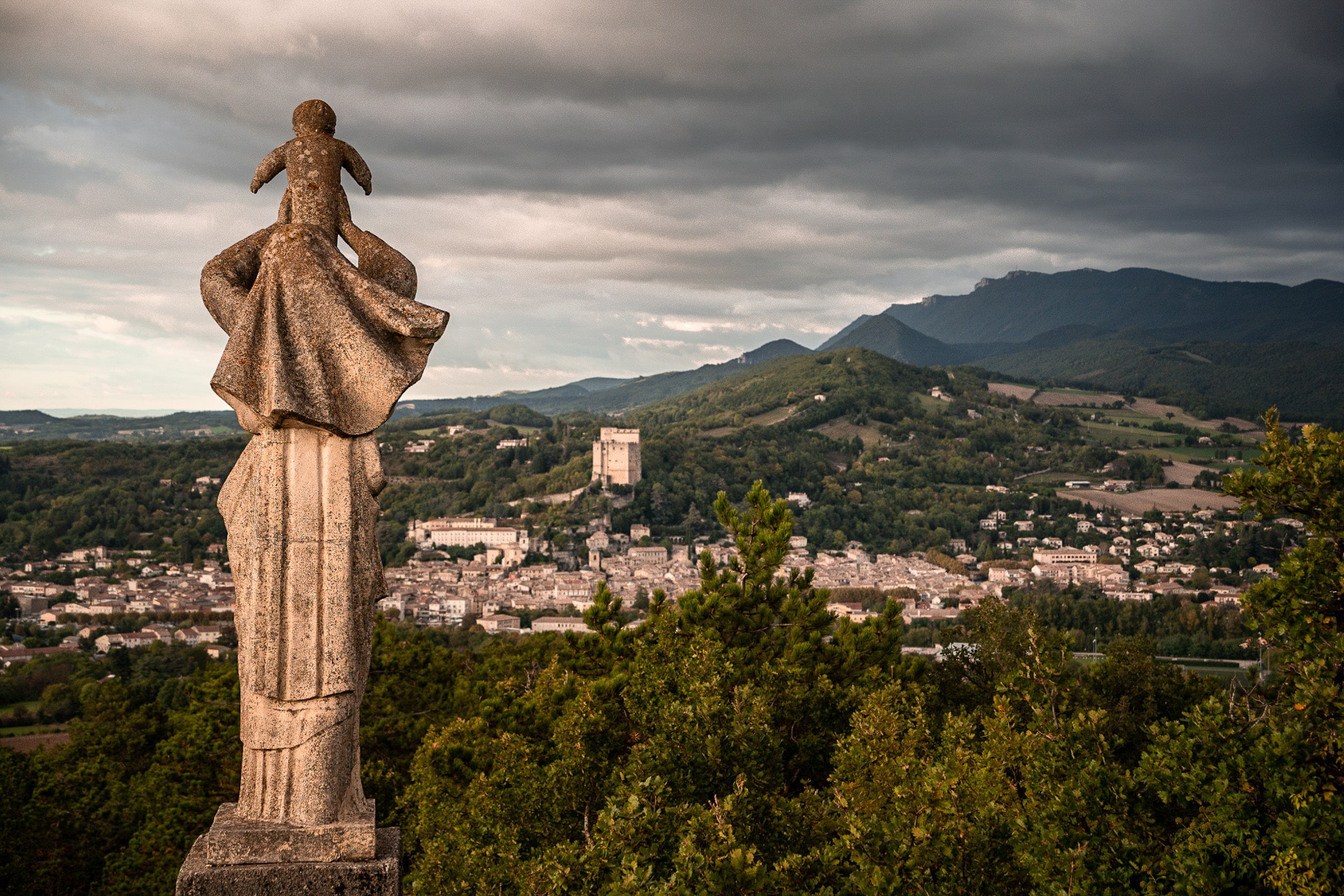 Statue et Tour de Crest