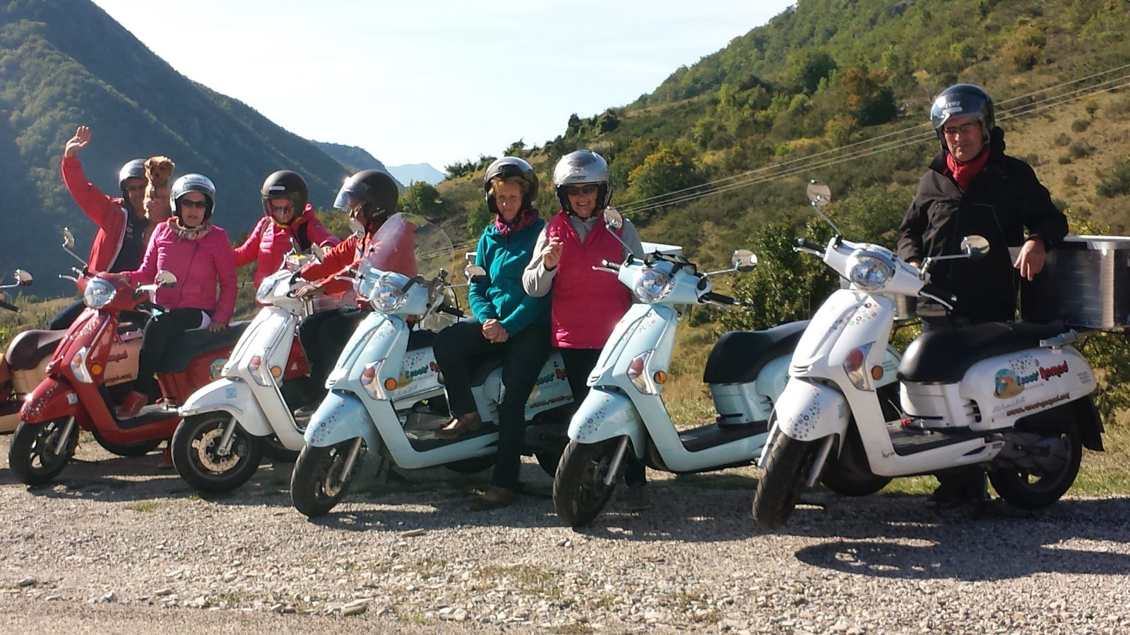 scoot nomad balade en groupe  en scooter drome provençale