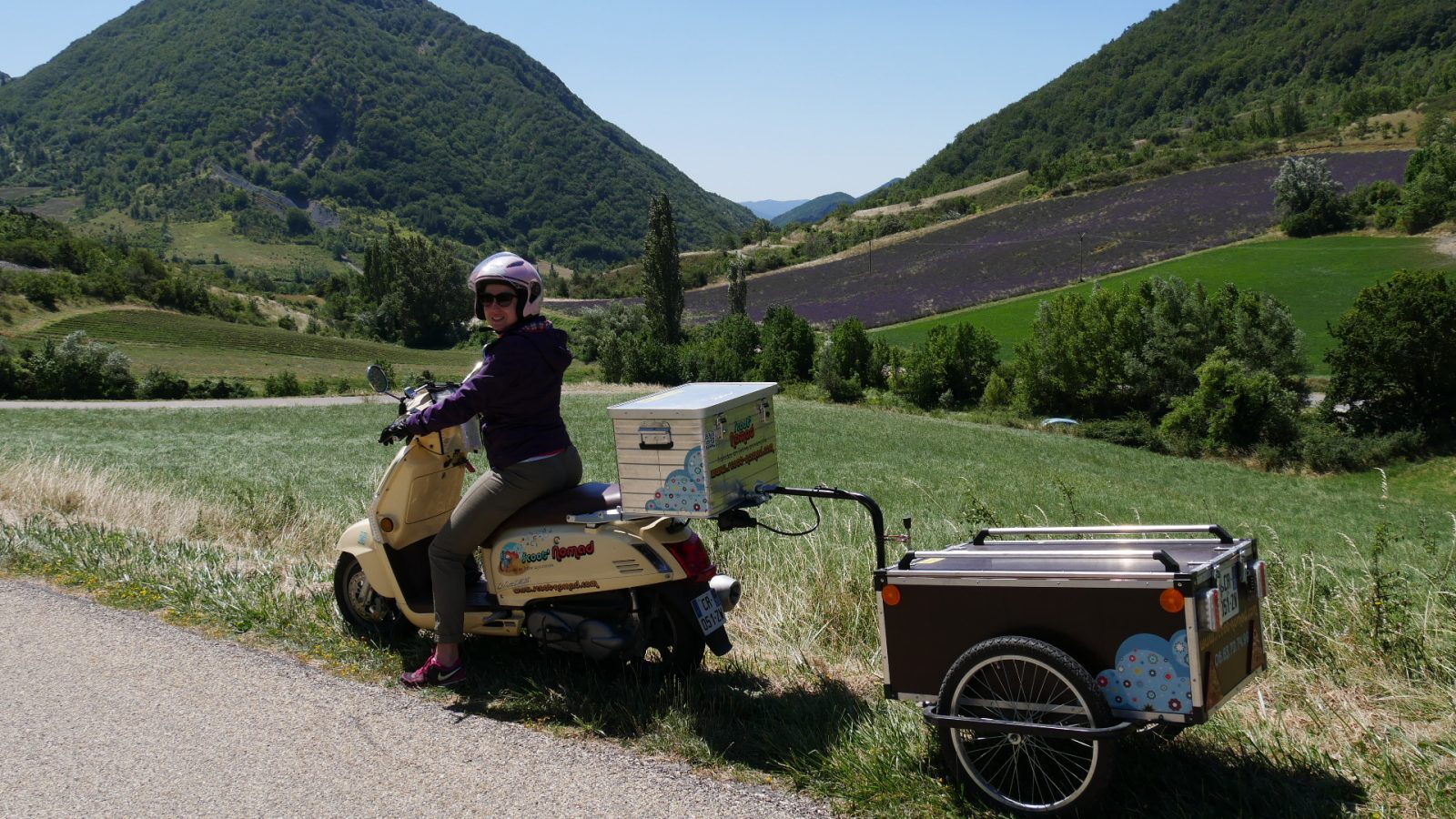 scoot nomad vacances en amoureux  en scooter drome provençale