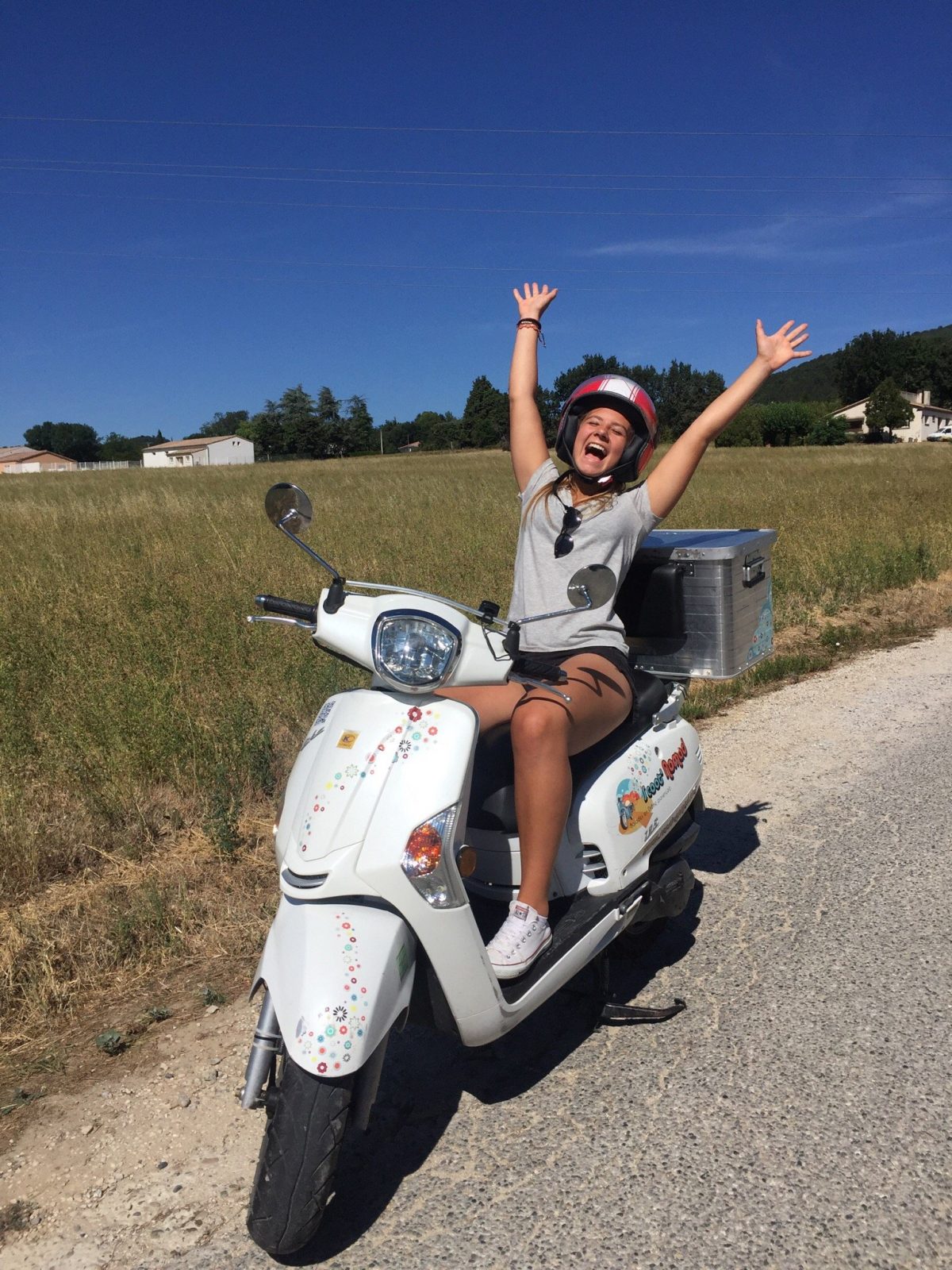 scoot nomad souvenirs en famille  en scooter drome provençale