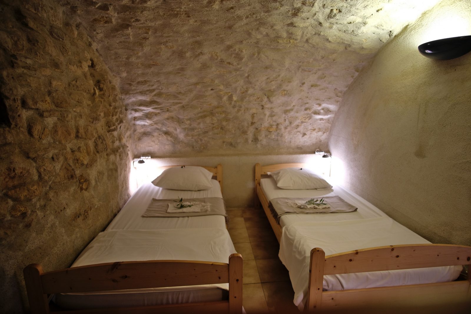 Chambre n 3 « grotte » avec 2 lits simples