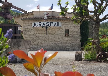 Aire de camping car à la Cave Raspail JC et Fils